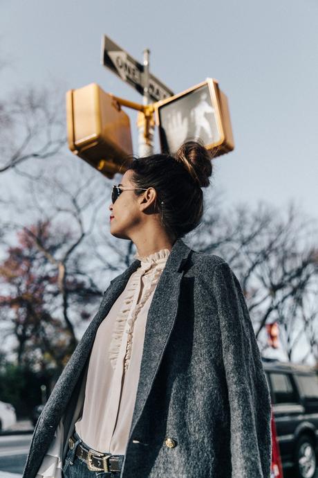 Maxi Coat Guggeheim-Grey_Long_Coat-Ruffled_Shirt-Guess_Jeans-Valentino_Shoes-Chanel_Vintage_Bag-Outfit-Look_Of_The_Day-NY-28
