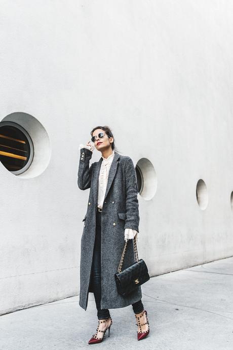 Guggeheim-Grey_Long_Coat-Ruffled_Shirt-Guess_Jeans-Valentino_Shoes-Chanel_Vintage_Bag-Outfit-Look_Of_The_Day-NY-35