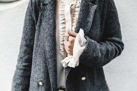 Guggeheim-Grey_Long_Coat-Ruffled_Shirt-Guess_Jeans-Valentino_Shoes-Chanel_Vintage_Bag-Outfit-Look_Of_The_Day-NY-46