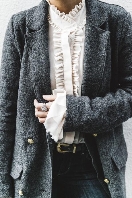 Guggeheim-Grey_Long_Coat-Ruffled_Shirt-Guess_Jeans-Valentino_Shoes-Chanel_Vintage_Bag-Outfit-Look_Of_The_Day-NY-38