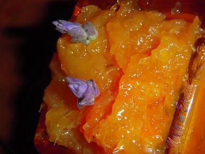 Mermelada de naranja y plátano con toque de lavanda Mermelada de naranja y plátano con toque de lavanda