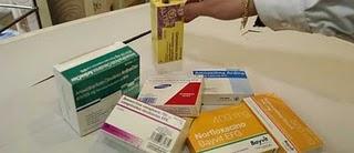 Los laboratorios tachan a Sanidad de «desleal» por su campaña pro genéricos Los laboratorios tachan a Sanidad de «desleal» por su campaña pro genéricos