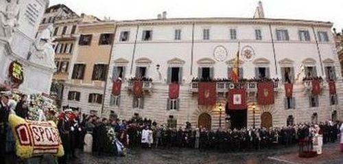 B16_piazza_spagna_immacolata_2010