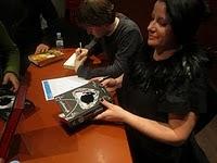 Crónica de la tarde con Tonya Hurley en Valencia: Presentación de Ghostgirl #3 Loca por amor. Crónica de la tarde con Tonya Hurley en Valencia: Presentación de Ghostgirl #3 Loca por amor.