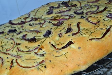 Focaccia con Cebolla Morada y Romero