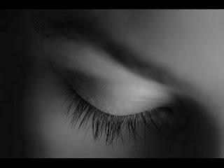 MIS OJOS SE CIERRAN... MIS OJOS SE CIERRAN...