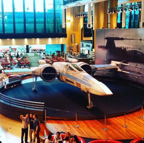 @Abasto_Shopping: En Buenos Aire aterrizó una réplica de una X-Wing @StarWarsLatAm @Abasto_Shopping: En Buenos Aire aterrizó una réplica de una X-Wing @StarWarsLatAm