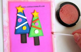 Cómo hacer una tarjeta navideña con arbolitos en foami