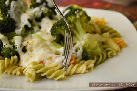 Pasta con brócoli y bechamel