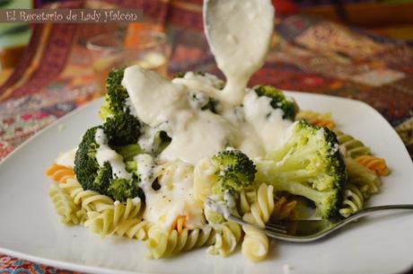 Pasta con brócoli y bechamel