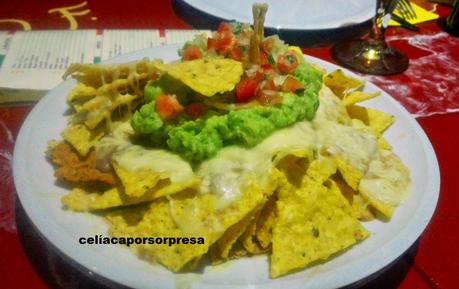 nachos-con-guacamole-comete-mexico