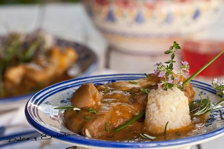 Manitas de Cerdo con Salsa de Tomate