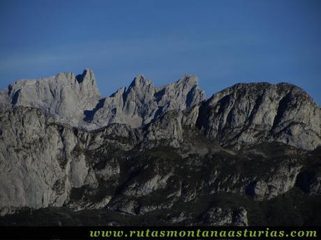 Senda del Cartero, Peña Salón y Sedo Vibolines: Vista de la torre de Santa María, Horcada y Enmedio