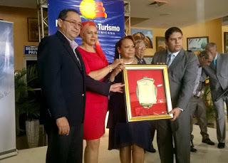 Mitur y Aeropuerto Cibao reciben Dominicanos Ausentes 2015
