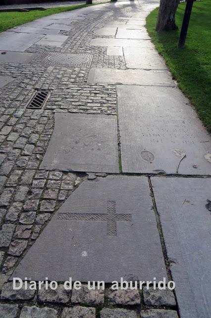 Bruselas: El mercado de la Plaza Meudon y un cementerio convertido en parque infantil Bruselas: El mercado de la Plaza Meudon y un cementerio convertido en parque infantil