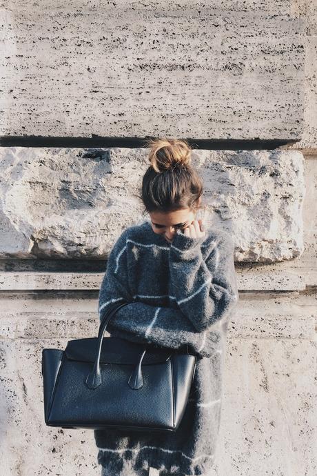 Stella_McCartney-N21_Sweater-Bally_Bag-Outfit-BrunaRosso-Cuneo-Topknot-Grey_Look-Collage_Vintage-Street_Style-12