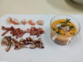 CREMA DE OTOÑO CON GAMBA ROJA, TORREZNO DE BACON Y HONGO SHITAKE