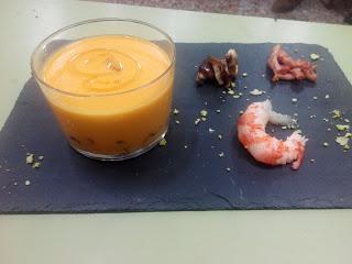 CREMA DE OTOÑO CON GAMBA ROJA, TORREZNO DE BACON Y HONGO SHITAKE