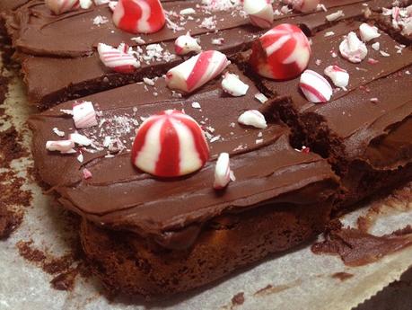 postres chocolate recetas para muchos recetas postres festivos holiday fudge brownies Fudge brownie navideño recetas rápidas recetas faciles recetas postres delikatissen ganache de chocolate candy cane postres chocolate recetas para muchos recetas postres festivos holiday fudge brownies Fudge brownie navideño recetas rápidas recetas faciles recetas postres delikatissen ganache de chocolate candy cane