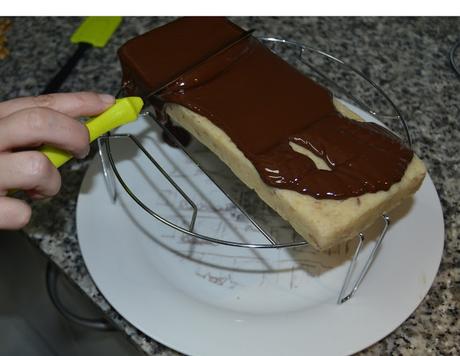 Turrón de Nata  Nueces Cubierto de Chocolate