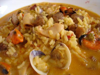 Arroz meloso con magro, calamar, almejas y mejillones Arroz meloso con magro, calamar, almejas y mejillones