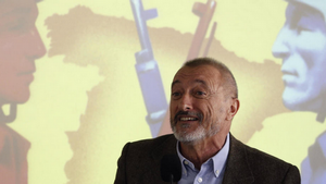 “La guerra civil contada a los jóvenes”, de Arturo Pérez-Reverte, ilustrada por Fernando Vicente Arturo Pérez-Reverte