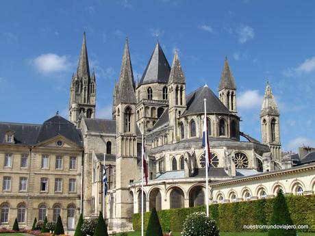 Caen; renacida desde los escombros