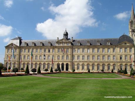 Caen; renacida desde los escombros