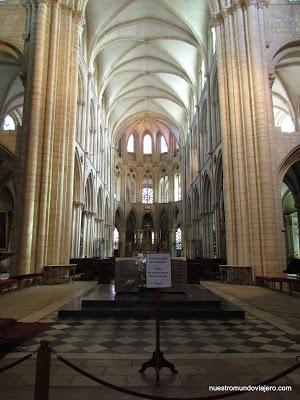 Caen; renacida desde los escombros