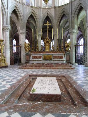 Caen; renacida desde los escombros