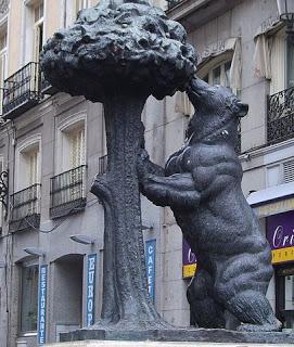 Revueltas comuneras, mercados, teatros populares, el inicio de una guerra...todo pasó en un mismo lugar: La Puerta del Sol en Madrid