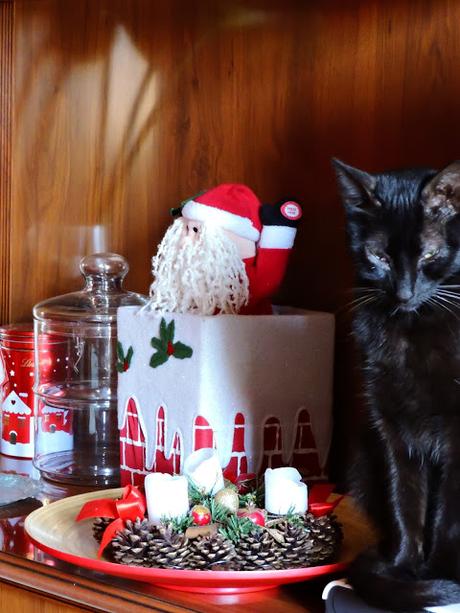 Roscos de vino, Saladitos, Galletas de jengibre, Turrón de chocolate ¡ Feliz Navidad !