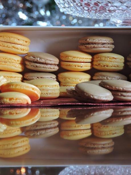 Roscos de vino, Saladitos, Galletas de jengibre, Turrón de chocolate ¡ Feliz Navidad !