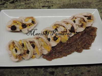 Pechuga de pavo rellena con cebolla caramelizada. Pechuga de pavo rellena con cebolla caramelizada.