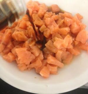 NACHOS CON GUACAMOLE Y SALMÓN NACHOS CON GUACAMOLE Y SALMÓN