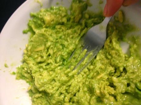 NACHOS CON GUACAMOLE Y SALMÓN NACHOS CON GUACAMOLE Y SALMÓN