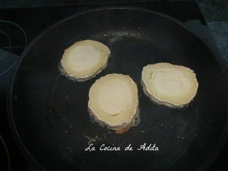 Ensalada con huevos cuadrados, y queso a la plancha Ensalada con huevos cuadrados, y queso a la plancha