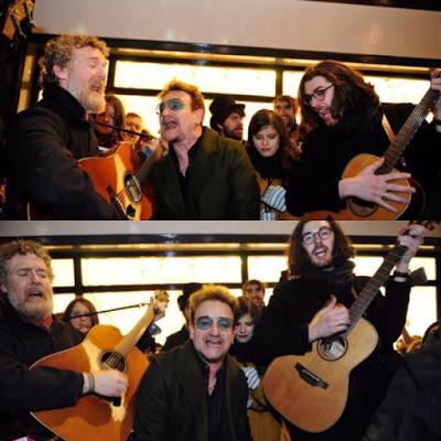 Bono, Glen Hansard y Hozier cantan en las calles de Dublín