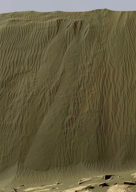 Panorámica del Curiosity a los pies de la impresionante duna Namib Panorámica del Curiosity a los pies de la impresionante duna Namib