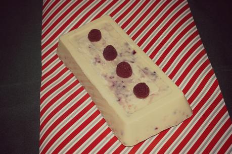 TURRON DE CHOCOLATE BLANCO CRUJIENTE CON FRAMBUESA