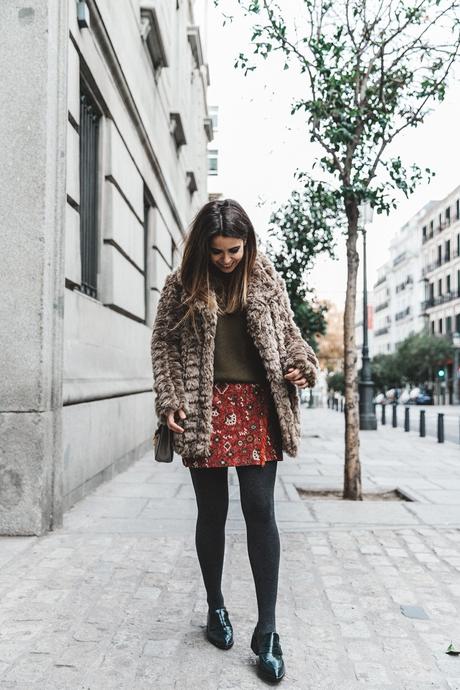 Faux_Fur_Coat-Boho_Skirt-Formula_Joven-Loafers-Outfit-Street_Style-Collage_Vintage-18