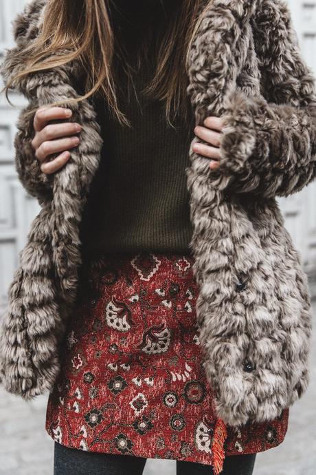 Faux_Fur_Coat-Boho_Skirt-Formula_Joven-Loafers-Outfit-Street_Style-Collage_Vintage-5