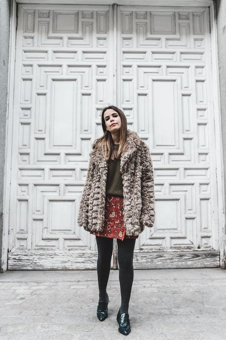 Faux_Fur_Coat-Boho_Skirt-Formula_Joven-Loafers-Outfit-Street_Style-Collage_Vintage-20