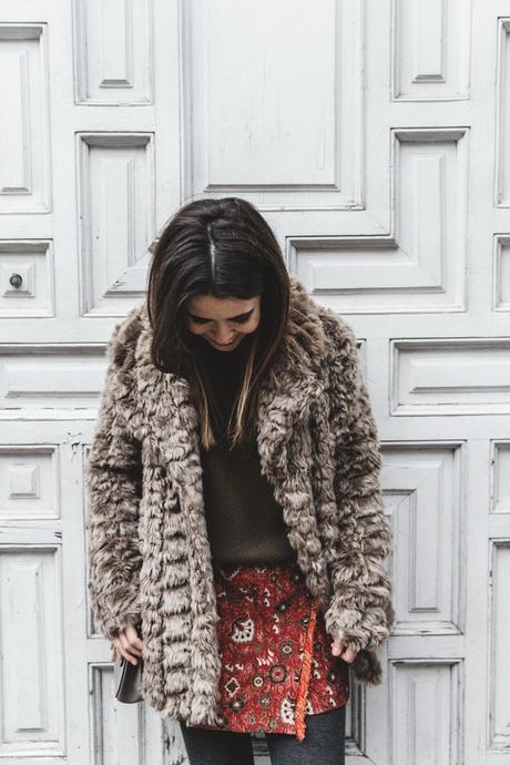 Faux_Fur_Coat-Boho_Skirt-Formula_Joven-Loafers-Outfit-Street_Style-Collage_Vintage-29