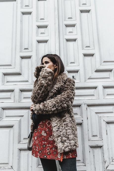 Faux_Fur_Coat-Boho_Skirt-Formula_Joven-Loafers-Outfit-Street_Style-Collage_Vintage-34