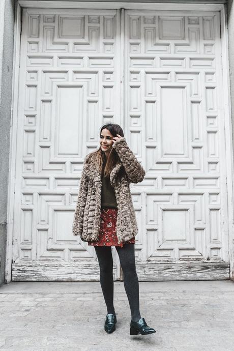 Faux_Fur_Coat-Boho_Skirt-Formula_Joven-Loafers-Outfit-Street_Style-Collage_Vintage-24
