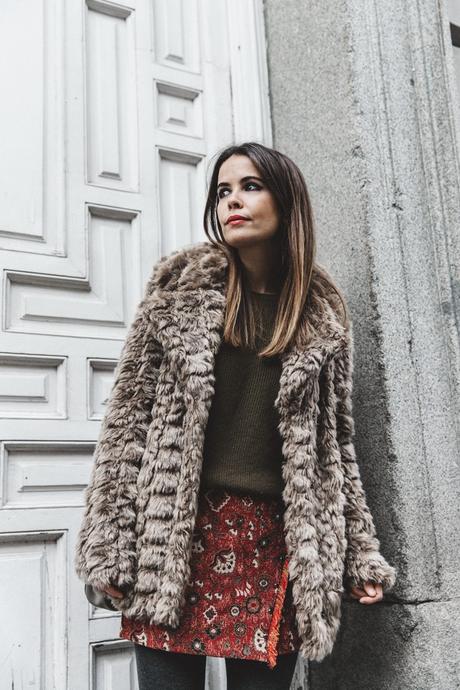 Faux_Fur_Coat-Boho_Skirt-Formula_Joven-Loafers-Outfit-Street_Style-Collage_Vintage-26