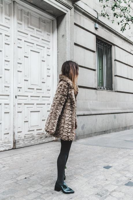 Faux_Fur_Coat-Boho_Skirt-Formula_Joven-Loafers-Outfit-Street_Style-Collage_Vintage-10