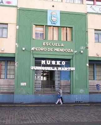 Un paseo tradicional de la ciudad de Buenos Aires: la calle Caminito y el Museo Quinquela Martín.