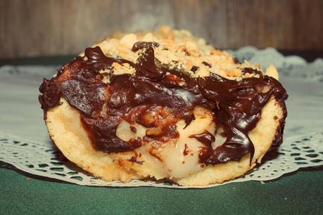 ROLL DE CREMA DE NUECES Y ALMENDRAS CON CHOCOLATE ROLL DE CREMA DE NUECES Y ALMENDRAS CON CHOCOLATE